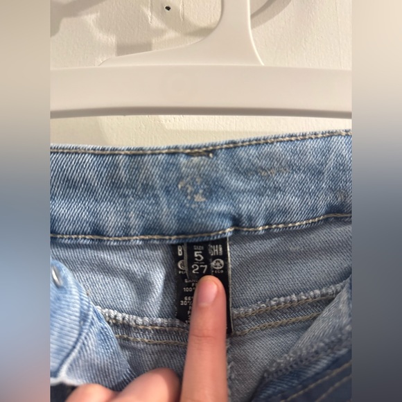 Rewatch Ripped Mom Jeans - Picture 2 of 3